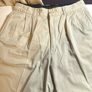 EUC Men's Khakis Shorts 4 pockets size 30